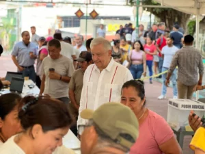 “Me da mucho gusto vivir en un país libre y democrático”, indicó la mañana de este 1 de junio Andrés Manuel López Obrador