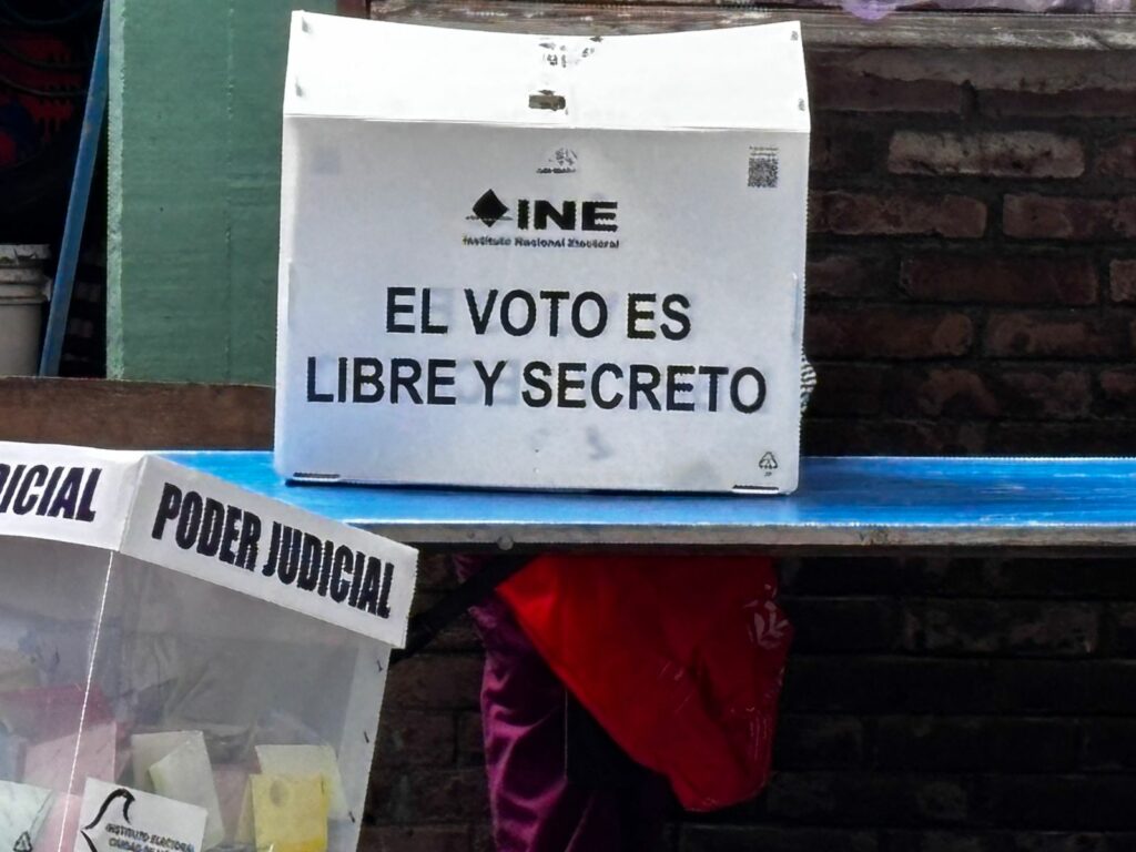 En Atizapán mayoría de los asistentes son personas adultas mayores,ciudadanos que, pese a las dificultades, salieron a ejercer su derecho