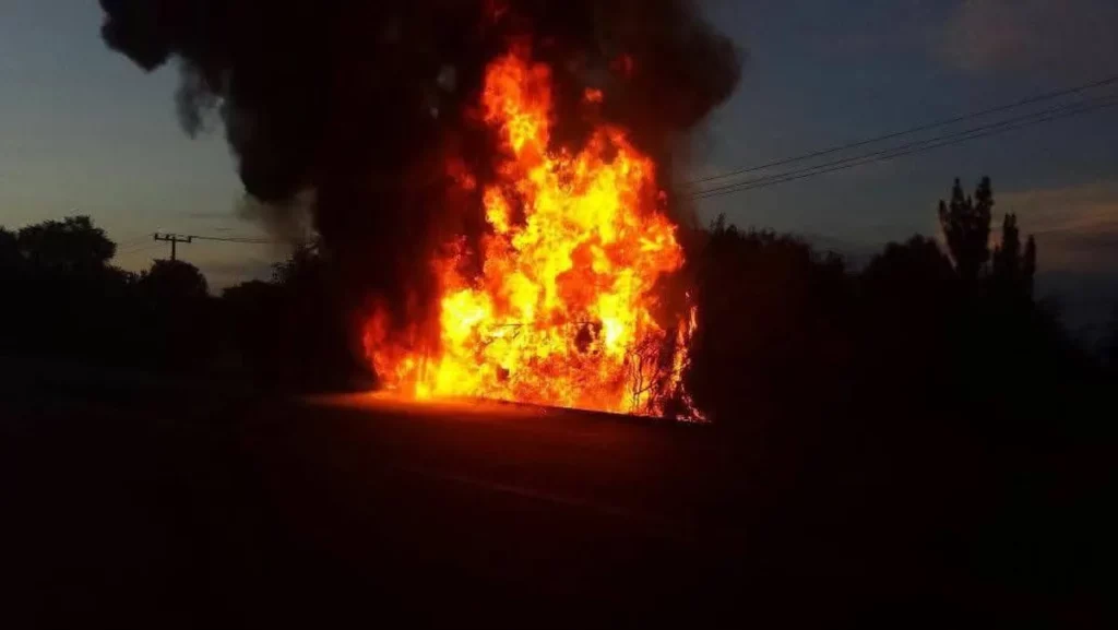 Incendio por toma clandestina deja 2 muertos en en la comunidad de Ulapa, Tetepango, Hidalgo, confirma Petróleos Mexicanos (Pemex)