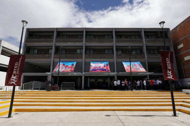 El Personal del Bachillerato Tecnológico de Educación y Promoción Deportiva (BTED) denunció retraso en el pago de sus salarios