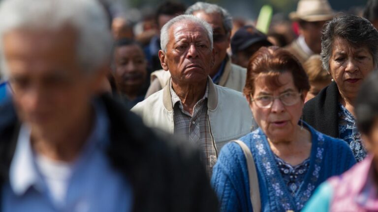 En 2025, 32 millones de familias mexicanas reciben apoyos sociales, a los que se destina 2.3 por ciento del PIB, señaló la presidenta