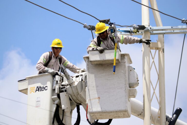 La CFE informa un avance del 92% en el restablecimiento del servicio eléctrico en los estados afectados por las intensas lluvias