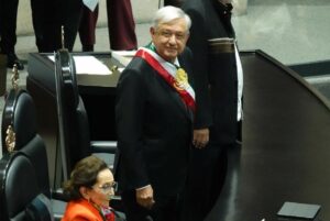 Entre 1982 y 2018, los gobiernos se enfocaron en privatizar las grandes paraestatales con el objetivo de traspasarlas a las manos de magnates