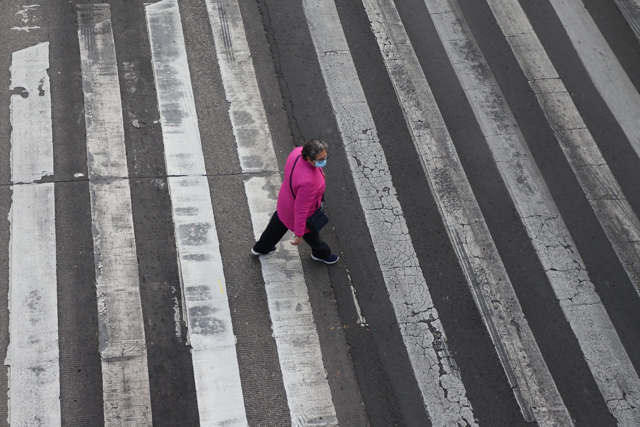 La ley establece que las personas peatonas deben ser prioridad en la movilidad urbana, el diseño de las ciudades vulnera sutransitar