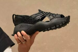 Adidas está en pláticas con el gobierno oaxaqueño para resarcir el plagio ahuaraches originarios de Yalálag, indicó la subsecretaria Núñez