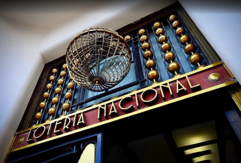 Reabren Teatro de la Lotería Nacional con Sorteo Mayor 3994; rinden homenaje a Mario Molina y UNAM. Olivia Salomón destaca transparencia