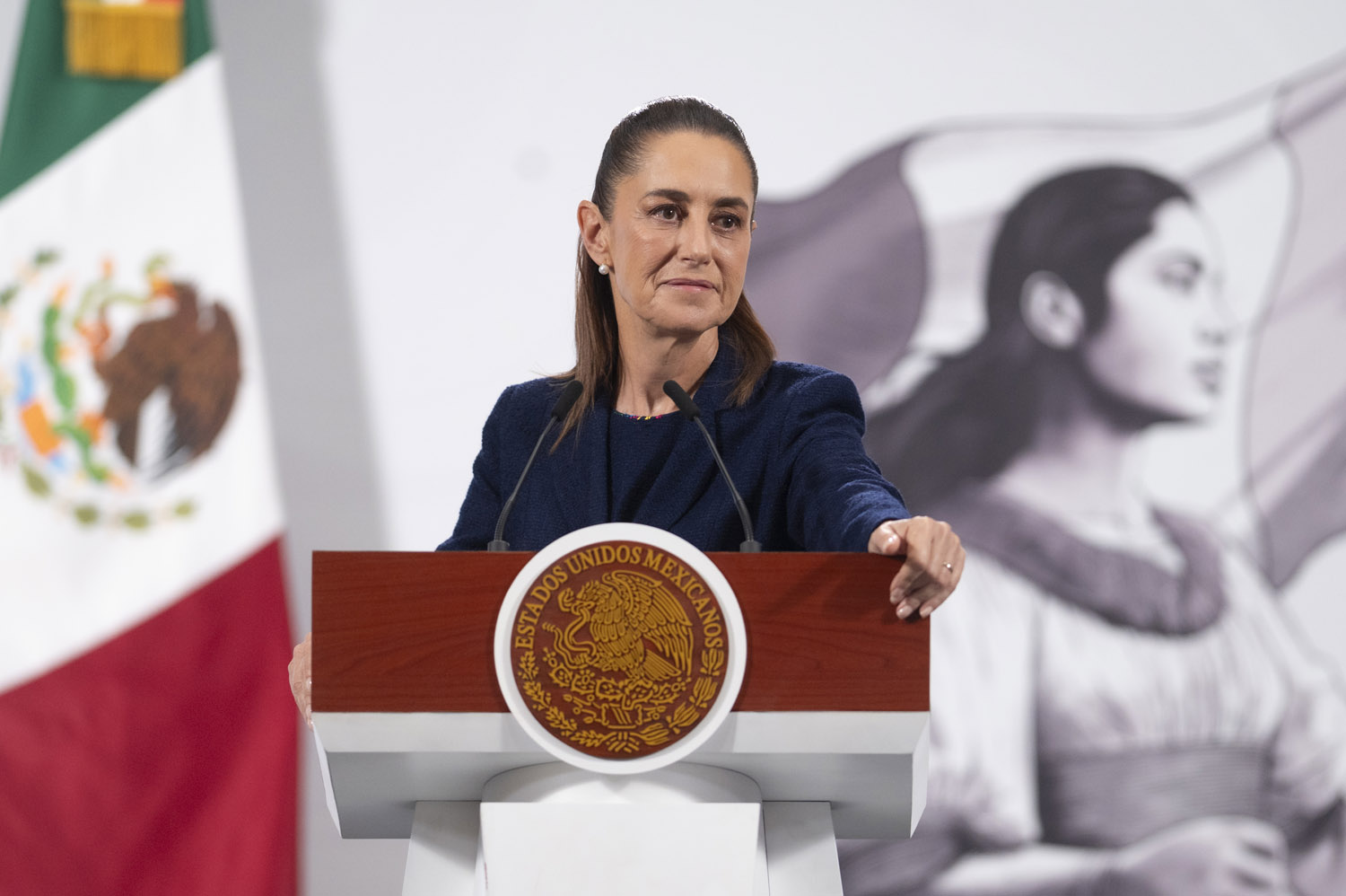 Sheinbaum encabeza el 115 aniversario de la Revolución Mexicana. Critica corrupción y medios; afirma que la autoridad moral no se compra.