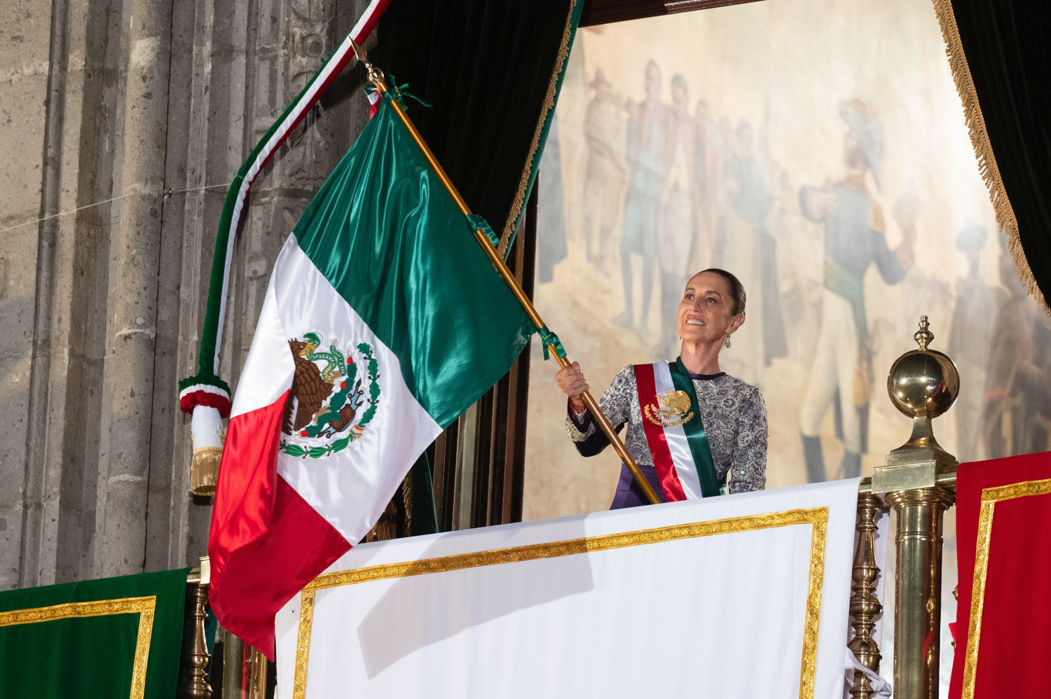 La presidenta Claudia Sheinbaum dio el Grito de Independencia en el 215 aniversario y reivindicó a las mujeres independentistas