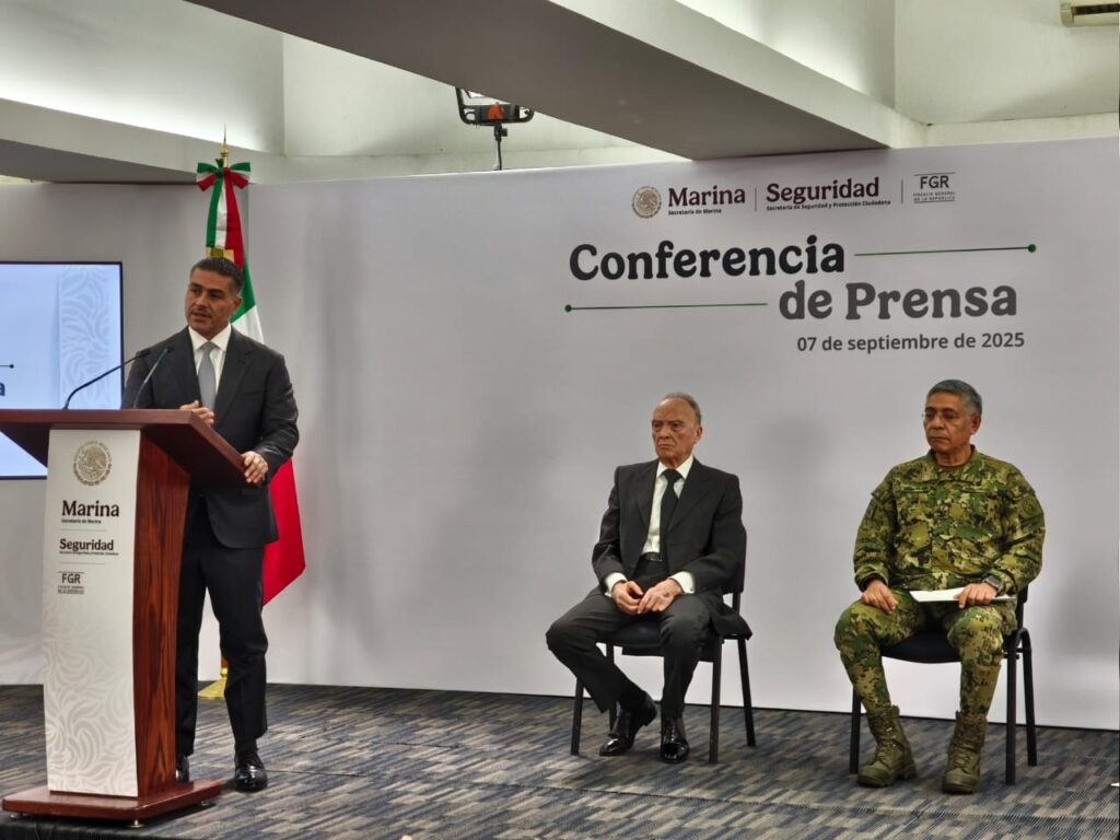 Hasta ahora, las autoridades han detenido 14 personas relacionadas con delito de huachicol. Entre ellas, cinco marinos en activo
