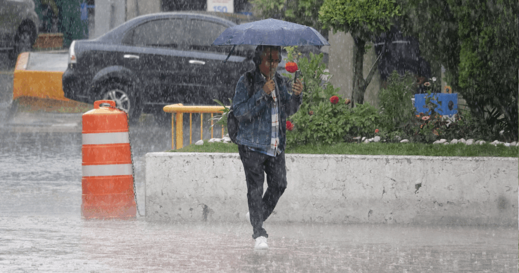 Lluvias en 31 estados de México dejan 2 muertos y 5 mil viviendas afectadas en Veracruz; activan Plan DN-III, informa Protección Civil.