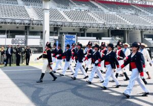 Elementos de la Secretaría de Marina avanzan al compás del ritmo de tambores y trompetas, Rumbo al desfile de la Independencia