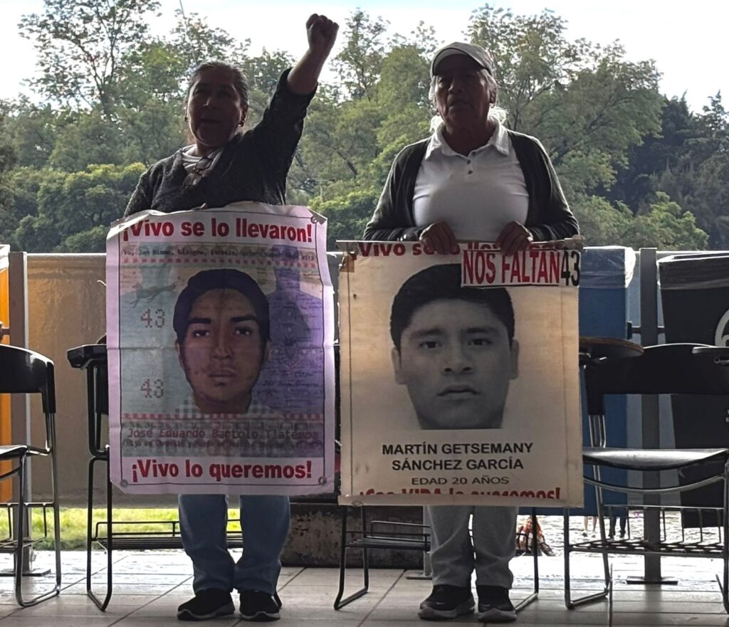A 11 años de la desaparición de los 43 normalistas, familias enteras exigen verdad, justicia y regreso del GIEI.