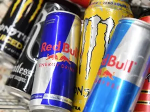 Los Diputados aprueban por unanimidad prohibir la venta de bebidas energéticas a menores de edad en México.