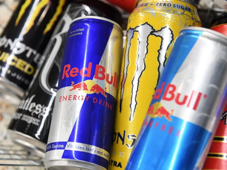 Los Diputados aprueban por unanimidad prohibir la venta de bebidas energéticas a menores de edad en México.
