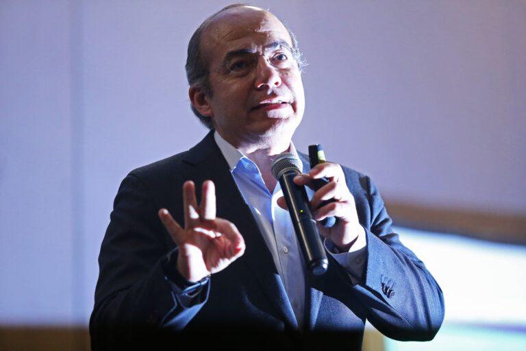 Sheinbaum critica "guerra" de Calderón ; homicidios subieron 148% . Defiende su estrategia y rechaza intervención de EU