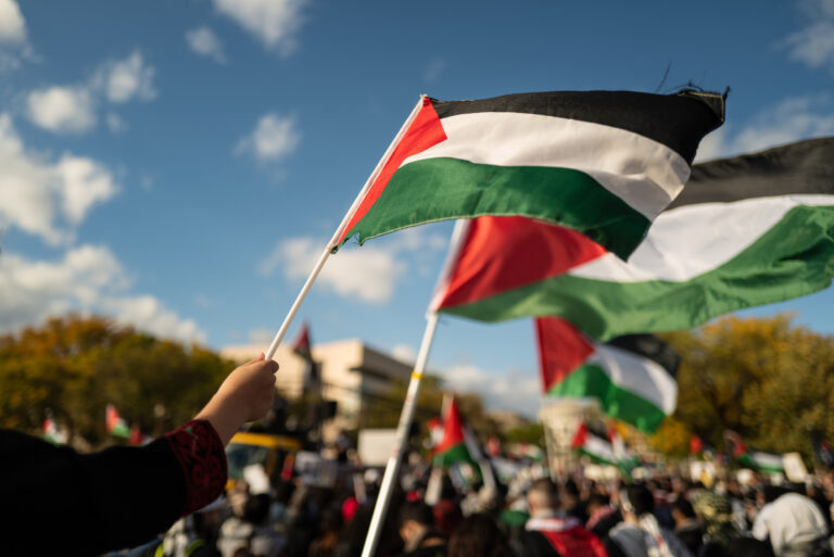 Israel completa liberación de 1,968 prisioneros palestinos según acuerdo con Hamás. ONU celebra el impulso para la paz en Gaza