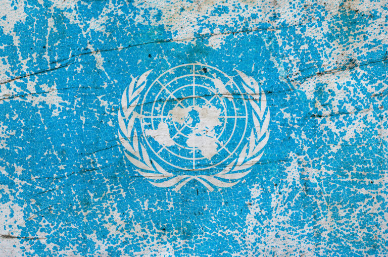 Análisis del discurso de Trump en la ONU, evidencia su crisis y la necesidad de su democratización para enfrentar el neofascismo.