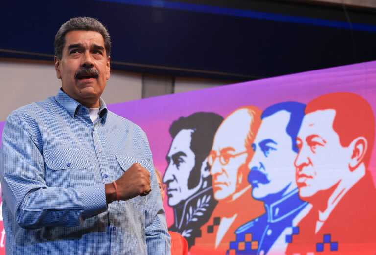 Estados Unidos intensifica el bloqueo económico y el cerco militar en el Caribe contra Venezuela para controlar...