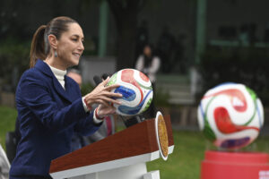 Sheinbaum presenta Mundial 2026 ; inauguración será en Estadio Azteca . Esperan 5.5 millones de visitantes