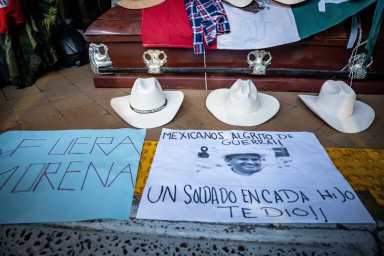 Marcha "Generación Z" es inicio de "revolución de color" y guerra híbrida de EU contra México, advierte analista