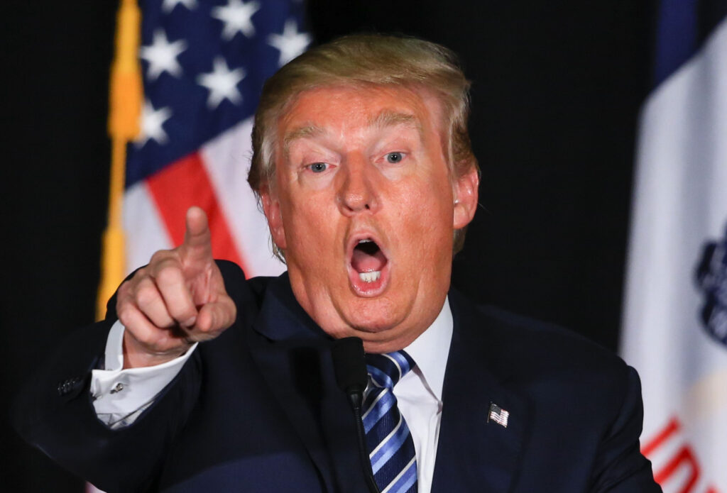 Trump ordena bloqueo naval total a Venezuela y designa al régimen de Maduro como "organización terrorista".