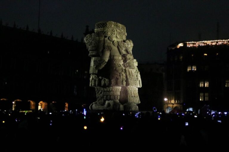 Pablo Moctezuma Barragán relata su proyecto para rescatar la toponimia y glifos de la Ciudad de México con 800 mosaicos de talavera.