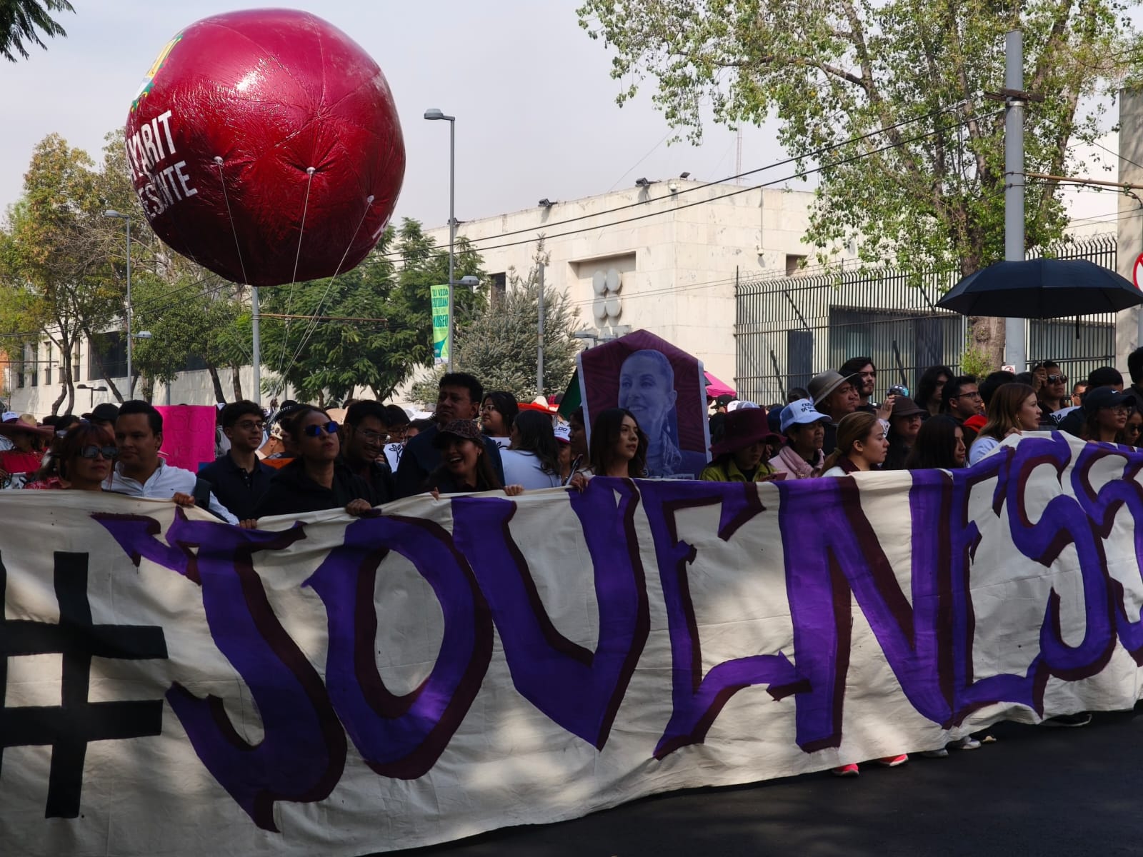 Claudia Sheinbaum celebra 7 años de la 4T ante 600 mil personas en el Zócalo; destaca soberanía, nueva Ley de Aguas y fin de privilegios.