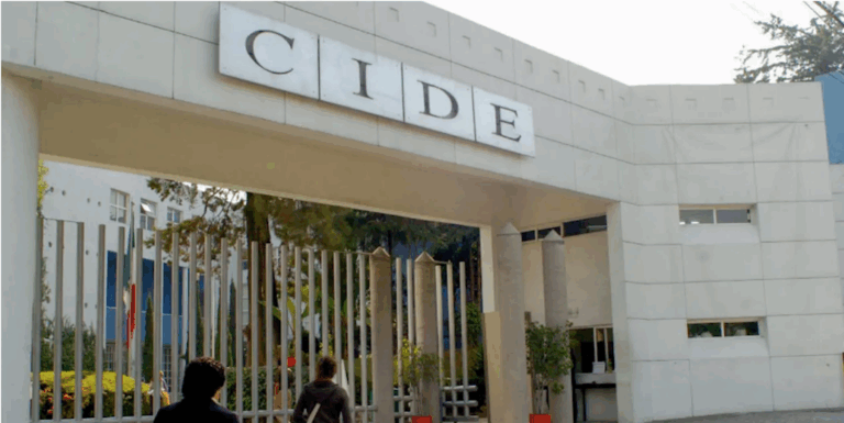 El Director del CIDE critica el modelo neoliberal de selección académica por su sesgo colonial y la dependencia del canon anglosajón