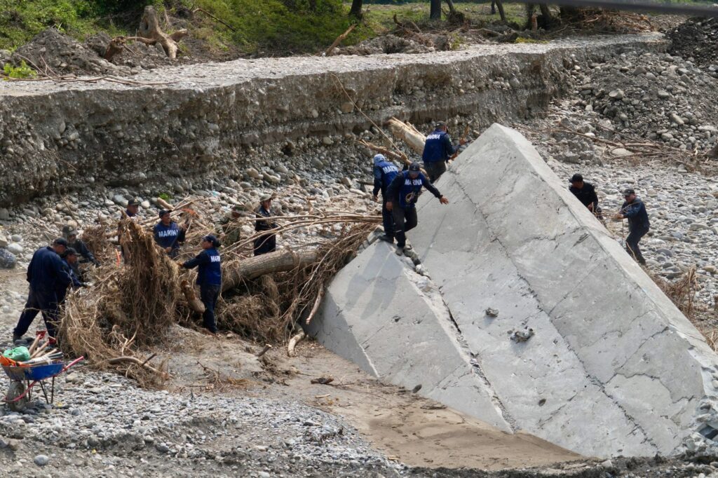 Médicos Sin Fronteras llega a la sierra otomí-tepehua tras inundaciones en Hidalgo. Crónica de una misión humanitaria en Huehuetla.