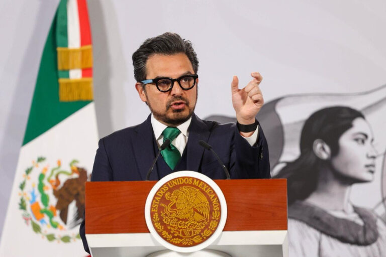 IMSS reporta récord histórico de empleo en noviembre 2025 con 22.8 millones de afiliados; salario promedio alcanza los 625 pesos diarios.