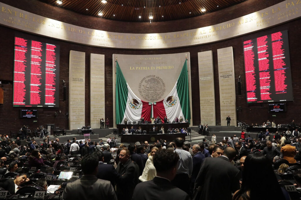 Cámara de Diputados aprueba Ley Arancelaria con gravamen del 35% a textiles asiáticos; PT se abstiene por riesgo de inflación.