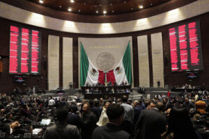 Cámara de Diputados aprueba Ley Arancelaria con gravamen del 35% a textiles asiáticos; PT se abstiene por riesgo de inflación.