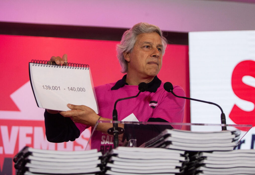 Oposición presenta ante el Congreso iniciativa ciudadana electoral con 188 mil firmas. Busca modificar el financiamiento de partidos.