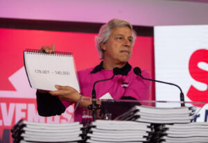 Oposición presenta ante el Congreso iniciativa ciudadana electoral con 188 mil firmas. Busca modificar el financiamiento de partidos.