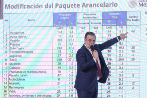 Ebrard justifica el paquete arancelario (mil 463 fracciones) como medida contra el dumping asiático, obligando a los importadores.