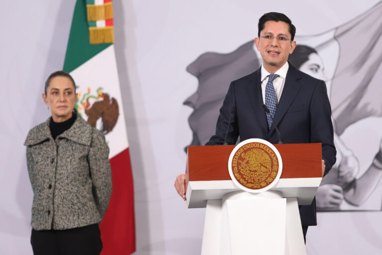 SRE destina 115 mdp para defensa legal de migrantes en EE. UU. Roberto Velasco anuncia fondos para fianzas en Chicago