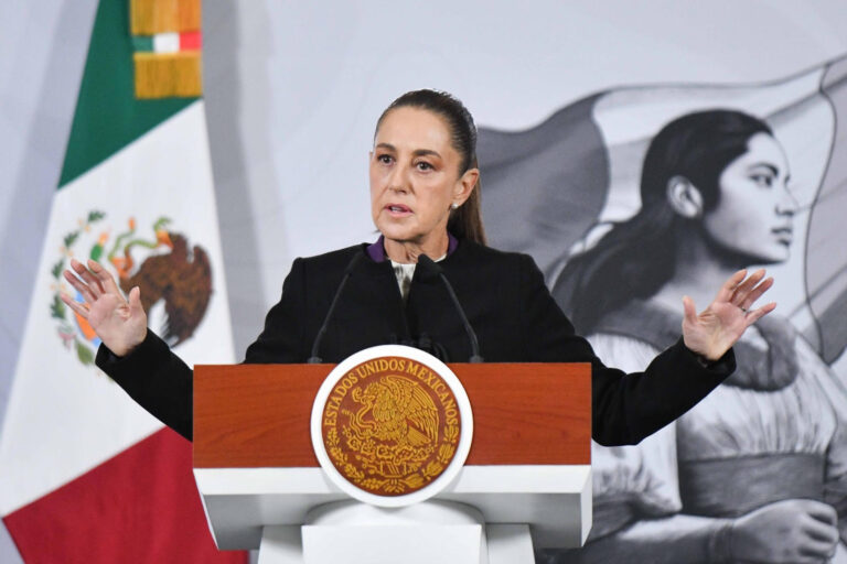 Sheinbaum urge a la ONU a actuar para evitar derramamiento de sangre en Venezuela tras amenazas de Donald Trump.