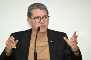 Ricardo Monreal advierte tensiones en coalición Morena-PT-PVEM por Reforma Electoral. Recorte a financiamiento y plurinominales.