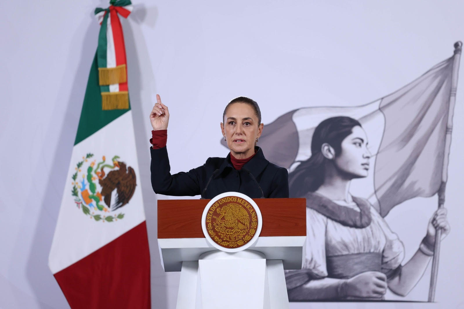 Claudia Sheinbaum rechaza intervencionismo en México: "Resolvemos los mexicanos". Llama a la oposición a estudiar la historia y el caso de Venezuela.
